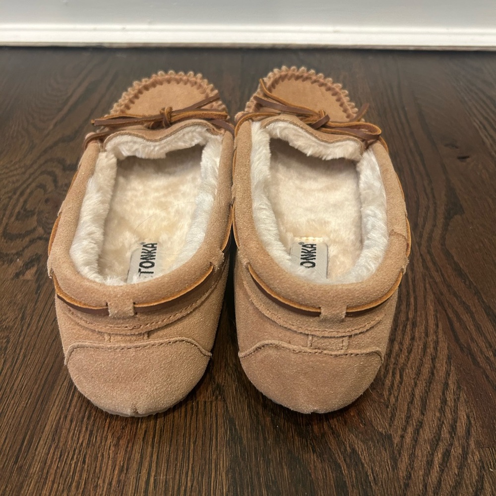 NWOT! Minnetonka Brown Suede Moccasins - Cally Style. - Picture 7 of 7